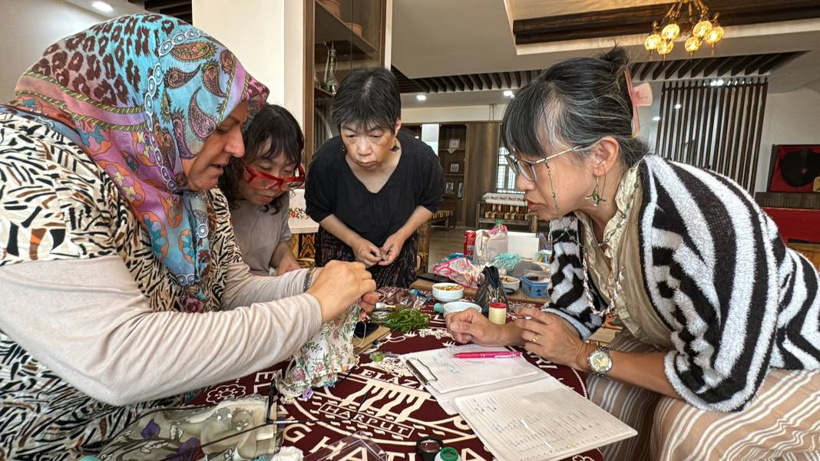 Japonlara Akıl Sır Ermiyor! İğne Oyası Öğrenmek İçin Elazığ'a Geldiler - Fotoğraf: 5